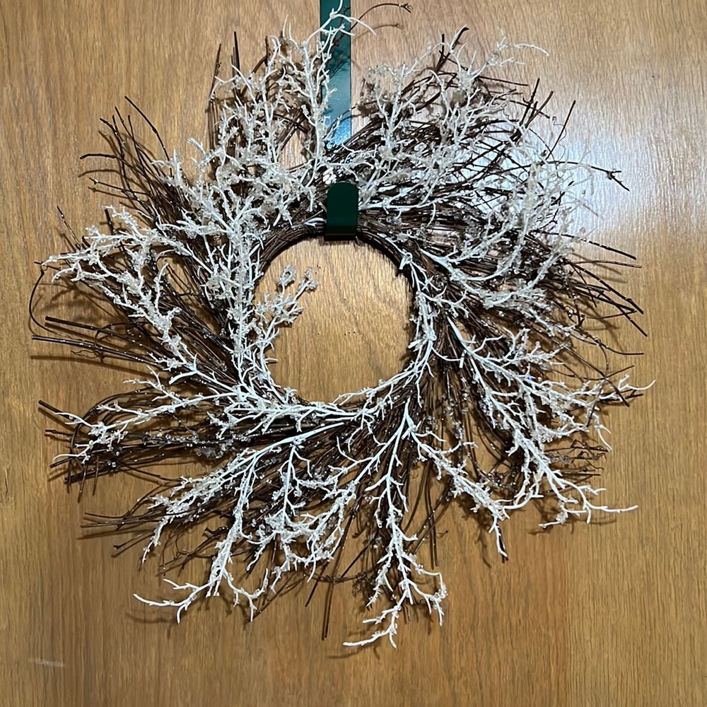 🦋$5 ADD ON• 18” Diameter Wreath Christmas Holiday White & Brown